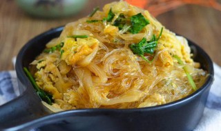 怎样做酸菜肉炖粉条（酸菜炖肉粉的做法大全）