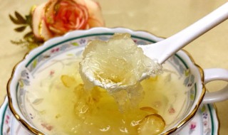 西洋参雪耳炖燕窝 西洋参雪耳炖燕窝的制作工艺是