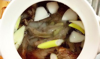 鸭架草菇汤 鸭肉草菇汤