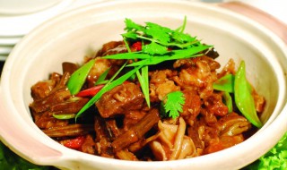 牛腩烧笋干 牛腩焖笋干
