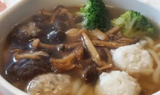 猪肉丸乌冬汤怎么做 乌鸡肉丸汤的做法