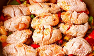 鸡翅焖小米饭（鸡翅焖小米饭怎么做）