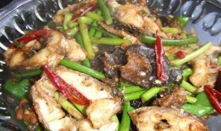 鱼片炒蒜苔（鱼肉炒蒜苔）