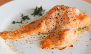 烤熏鱼制作方法（老厨师熏烤鱼视频）