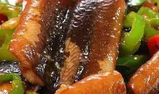 盐爆鳝鱼胶怎么做（爆鳝胶怎样操作）