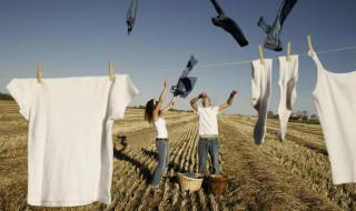 奶茶滴到白色衣服上怎么才能洗掉 奶茶渍过一天再洗能洗掉吗
