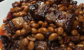 茶树菇黄豆红烧肉（茶树菇黄豆红烧肉的做法）