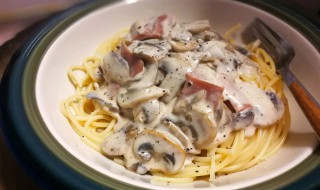 焗烤奶油鲜菇需要什么食材（焗烤奶油鲜菇需要什么食材好吃）