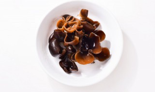 黑木耳蒸子排（黑木耳蒸着吃）