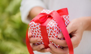 结婚纪念礼物怎么挑选 结婚纪念礼物怎么挑选好