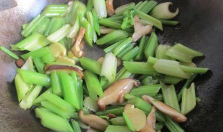 香菇炒西芹的做法(香菇炒西芹的做法大全)