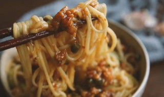 彩丁炸酱面（五彩炸酱面）