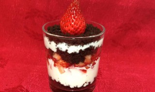 草莓薏仁酸奶 酸奶和薏米