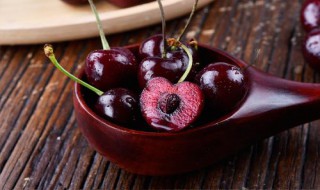 车厘子汁弄到床单上怎么洗(车厘子汁弄到衣服怎么洗)