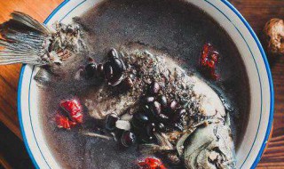 红枣焖鲫鱼（红枣炖鲫鱼汤的做法）