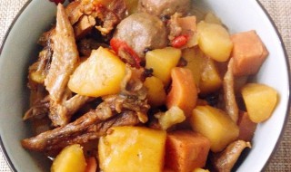 麻辣土豆焖翅尖（土豆焖鸡翅尖的家常做法）