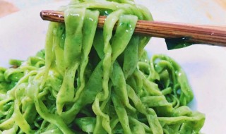 蘑菇北极虾炒菠菜面（蘑菇菠菜虾仁的做法大全家常）