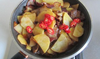 腊肉土豆片的做法 腊肉土豆片的做法家常