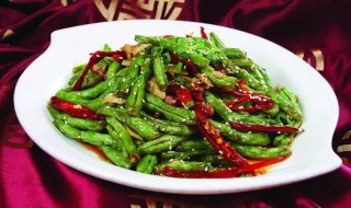 豆角炒辣椒的简单做法（豆角炒辣椒图片）