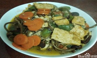 茶树菇焖豆腐（茶树菇炖豆腐）