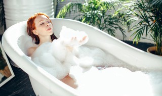 液体浴盐使用方法（浴盐和浴液的区别）