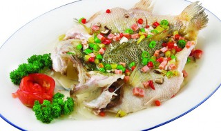 油泼鲤鱼的做法教程（油泼鲤鱼的做法教程图片）