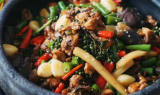 鸡腿炖蕨菜怎么做（鸡腿炖蕨菜怎么做好吃）