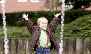 男小孩衣服色彩搭配技巧(男孩子衣服颜色搭配好看)