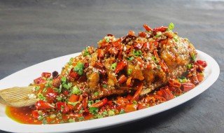 油淋鲤鱼的方法（怎么做油淋鱼窍门）