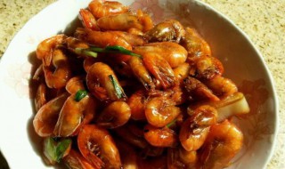 油爆虾步骤（油爆虾的制作过程）