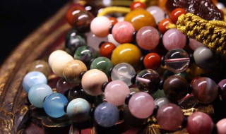 玉和水晶哪个更有灵气（玉和水晶哪个更有灵气一点）