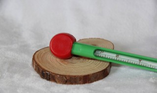 温度计里的红色液体是什么 温度计里的红色液体是什么嘴接触了怎么办