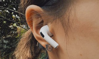 入耳式耳机正确戴法 入耳式耳机正确戴法图