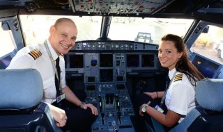 飞行员用英语怎么说（飞行员用英语怎么说pilot）