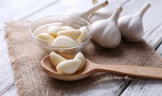 大蒜去皮还能发芽吗（大蒜去皮还能发芽吗能吃吗）