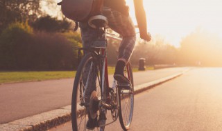 梦见自己骑自行车 梦见自己骑自行车很快