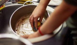 如何清洁不锈钢锅 如何清洁不锈钢锅的锈