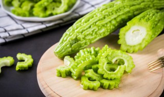 苦瓜的功效与作用及食用方法 苦瓜的作用与功效吃法大全