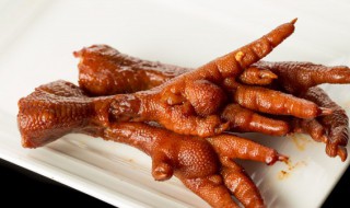 卤鸡爪怎么卤（卤鸡爪怎么卤的好吃鸡爪不会烂）