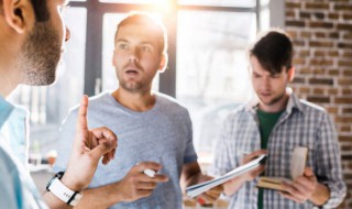 你说什么用英语怎么说 我听不清你说什么用英语怎么说