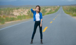 马丁靴搭配什么裤子好看（马丁靴搭配什么裤子好看图片男）