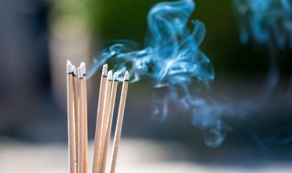 上一把香中间发黑寓意（上一把香时中间有黑的）