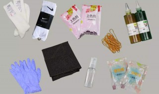 消毒液喷到衣服上变红色怎么办（消毒液把衣服染红怎么办）