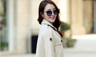 短斗篷怎么搭配(短斗篷怎么搭配穿着)