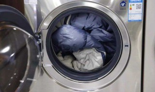 羽绒服沾上机油怎么洗掉（羽绒服沾到机油怎么办）