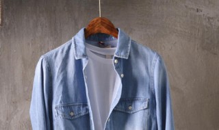 牛仔衣领子发黄怎么洗（牛仔衣领子发黄怎么洗白）