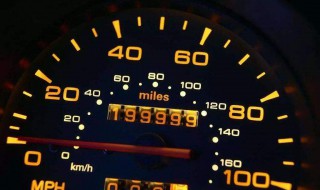 汽车行驶过程中如何控制车速（汽车行驶过程中如何控制车速时间）