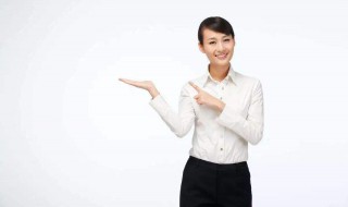 与人交谈时手如何摆放（和人交谈时手要放在哪里）