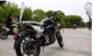 车跑起来咯噔咯噔的响 车跑起来嗡嗡响是什么原因