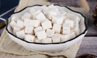 中药白茯苓的作用与功效（中药白茯苓的作用与功效图片）